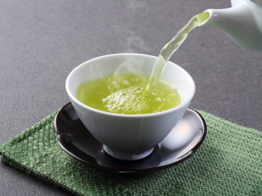 Thêm cốc trà xanh cho món bánh đậu xanh trọn vị