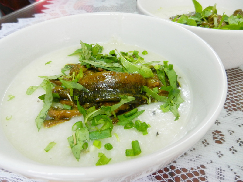 Cách nấu cháo lươn đậu xanh ngon, không bị tanh cho bé ăn dặm