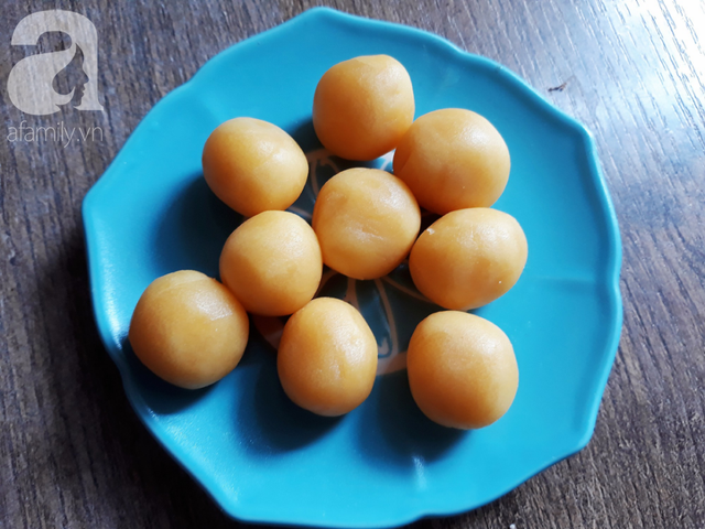 Cách làm bánh Trung Thu con cá đẹp lung linh - Ảnh 3.
