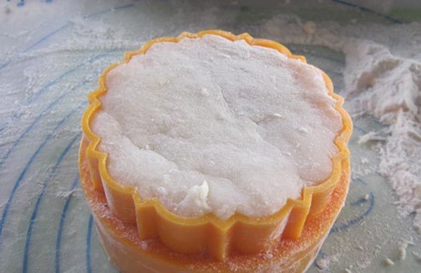 Làm bánh trung thu nhân khoai môn 